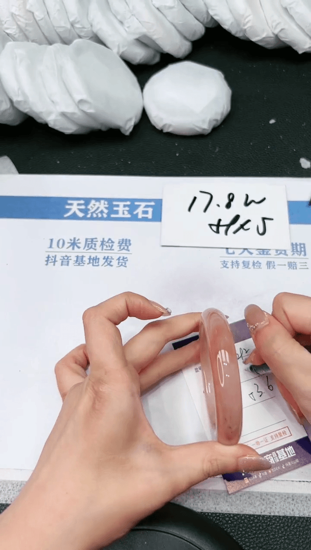 【闪购商品】石英质玉手镯未镶嵌M292