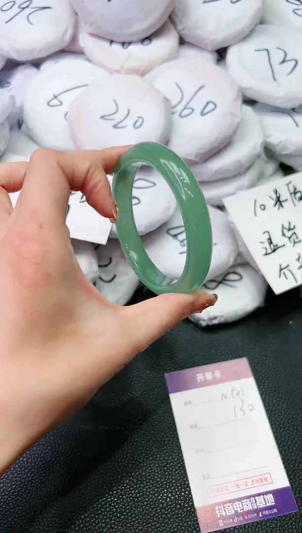 【闪购商品】石英质玉手镯未镶嵌N921