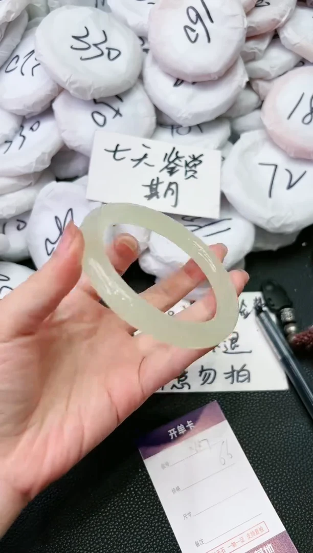 【闪购商品】石英质玉手镯未镶嵌X687