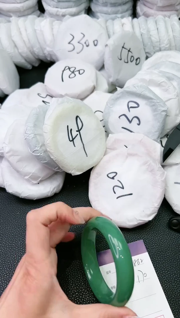 【闪购商品】石英质玉手镯未镶嵌C862