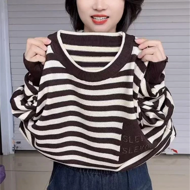 秋季潮流时尚圆领条纹宽松大码毛衣女长袖字母烫钻内搭打底针织衫