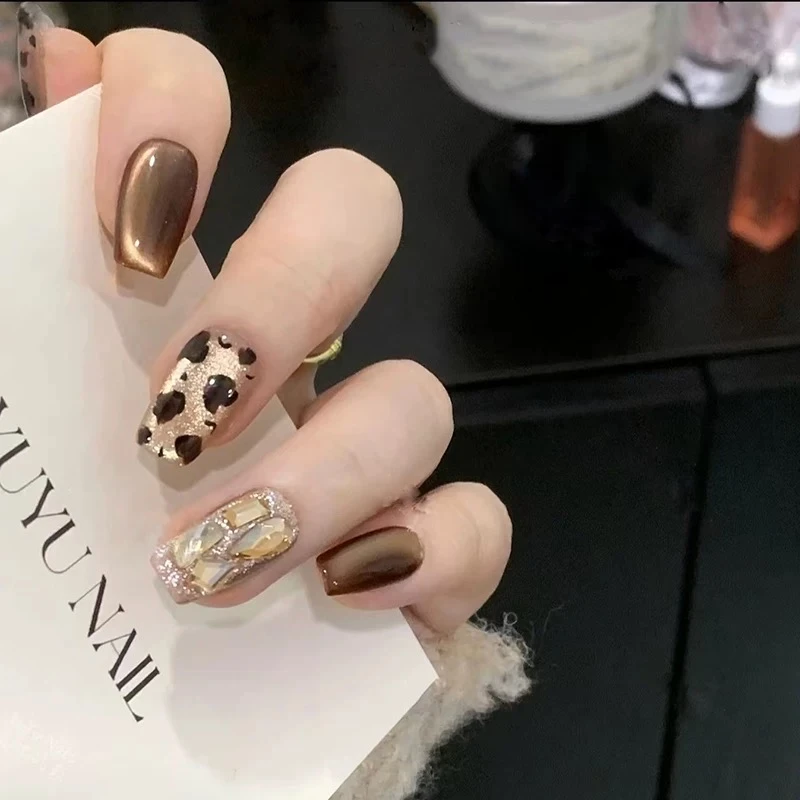 【摩卡碎片】秋冬美拉德手绘豹纹金棕猫眼新款显白手工穿戴甲短款