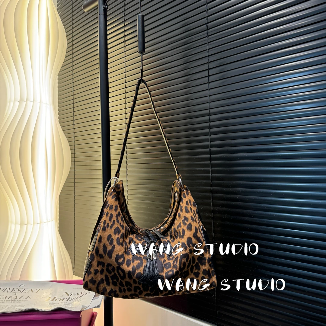 调调包包WANG STUDIO【辣妹推荐 小众设计款 豹纹十字架托特包 】