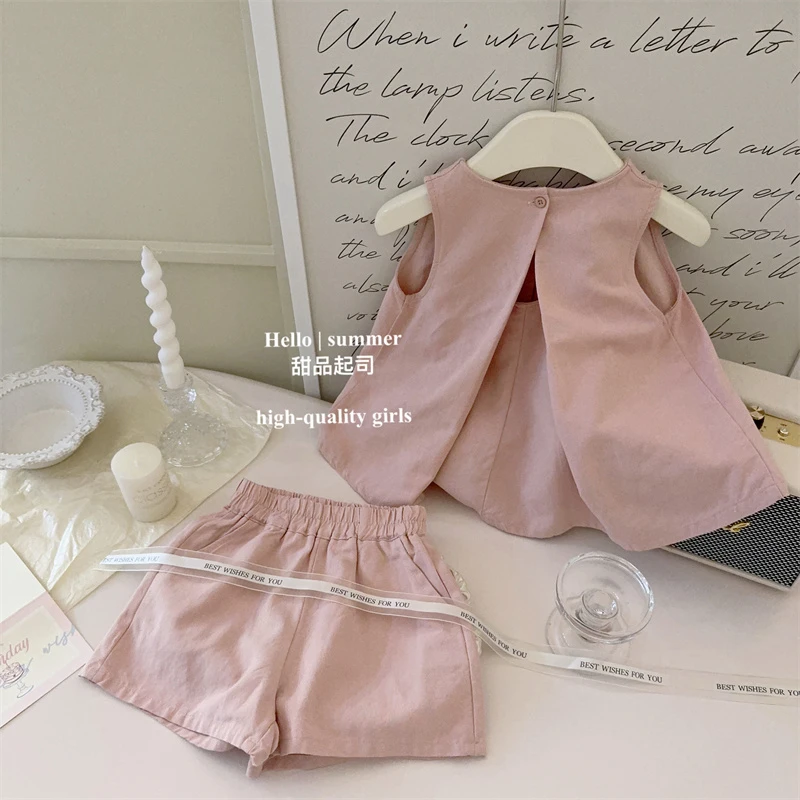 【甜品起司】淡奶油粉！女宝宝背心小露背设计压褶短裤两件套