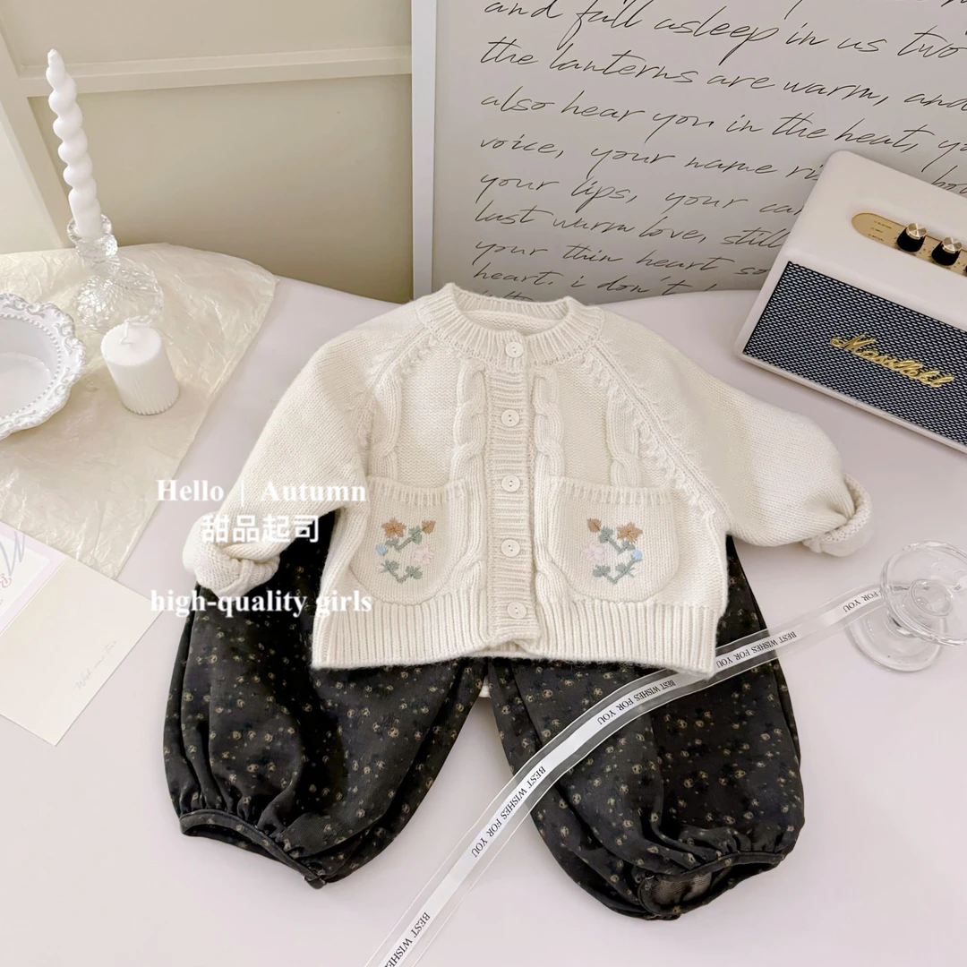 【甜品起司】超韩系！韩国童装女宝宝绣花针织开衫外套碎花裤子