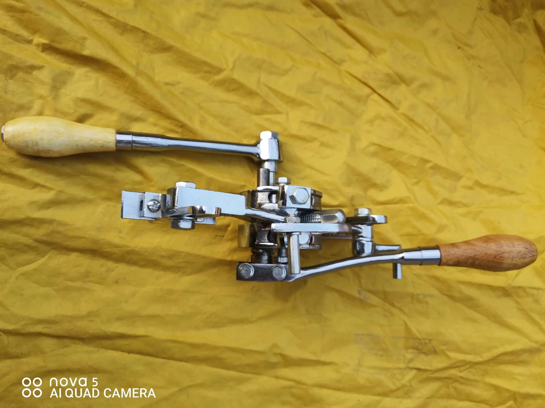 木工带锯条专用，压料机型号11带建槽的白色免费调好