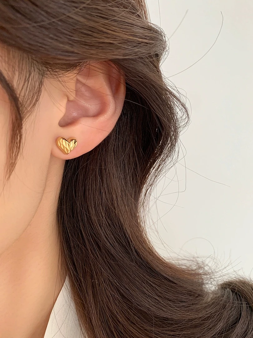 铜合金耳饰 玫瑰的故事轻奢高级感爱心耳钉2024新款爆款耳饰