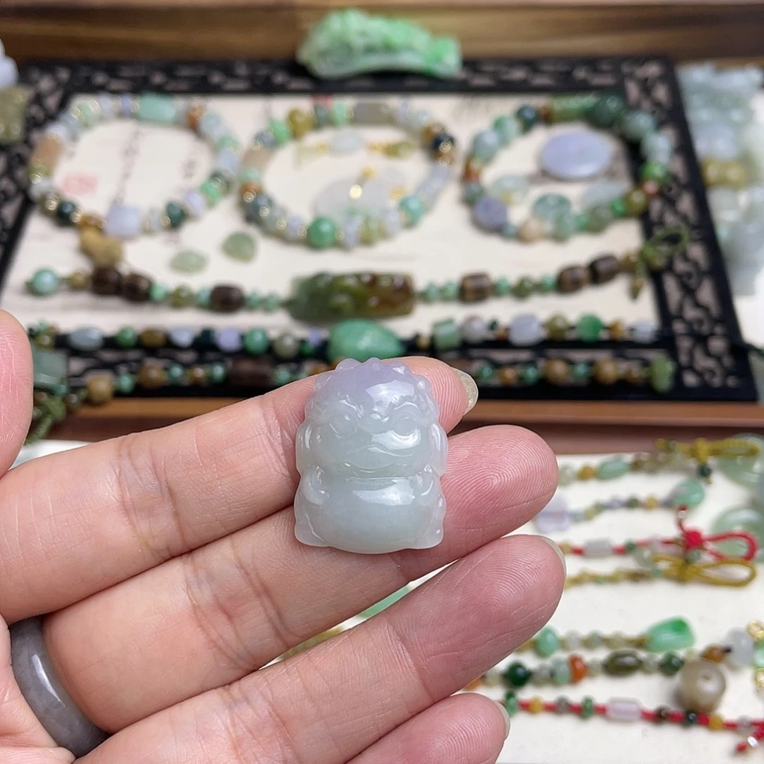 翡翠挂件未镶嵌一***?神兽小挂件