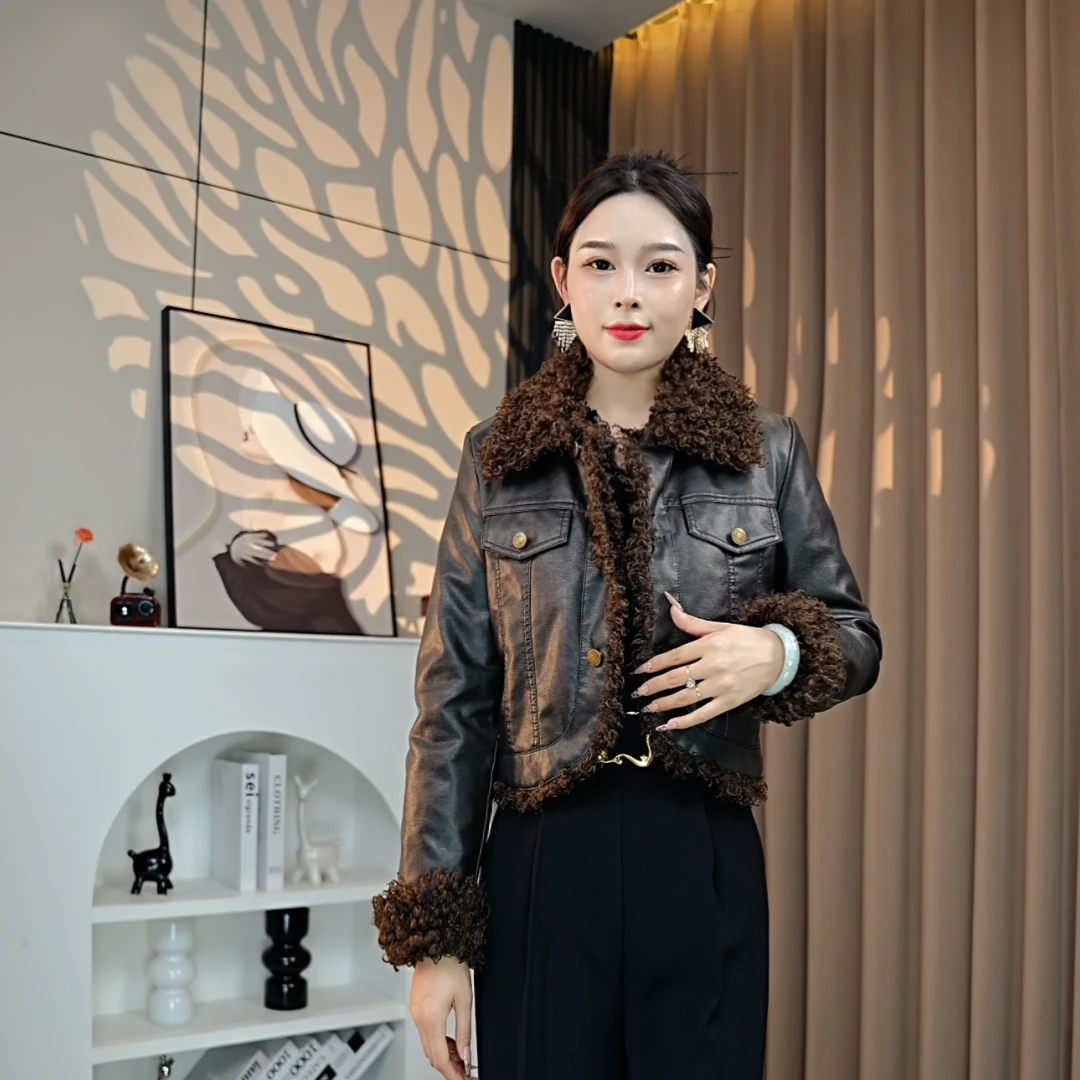利雯莉娜2024外套加绒短款一体外套皮衣秋冬保暖