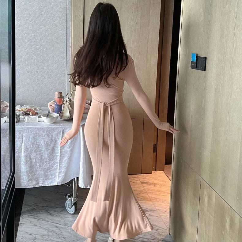 经典鱼尾裙配皮草收腰包臀v领显瘦连衣裙修身秋打底内搭长裙子