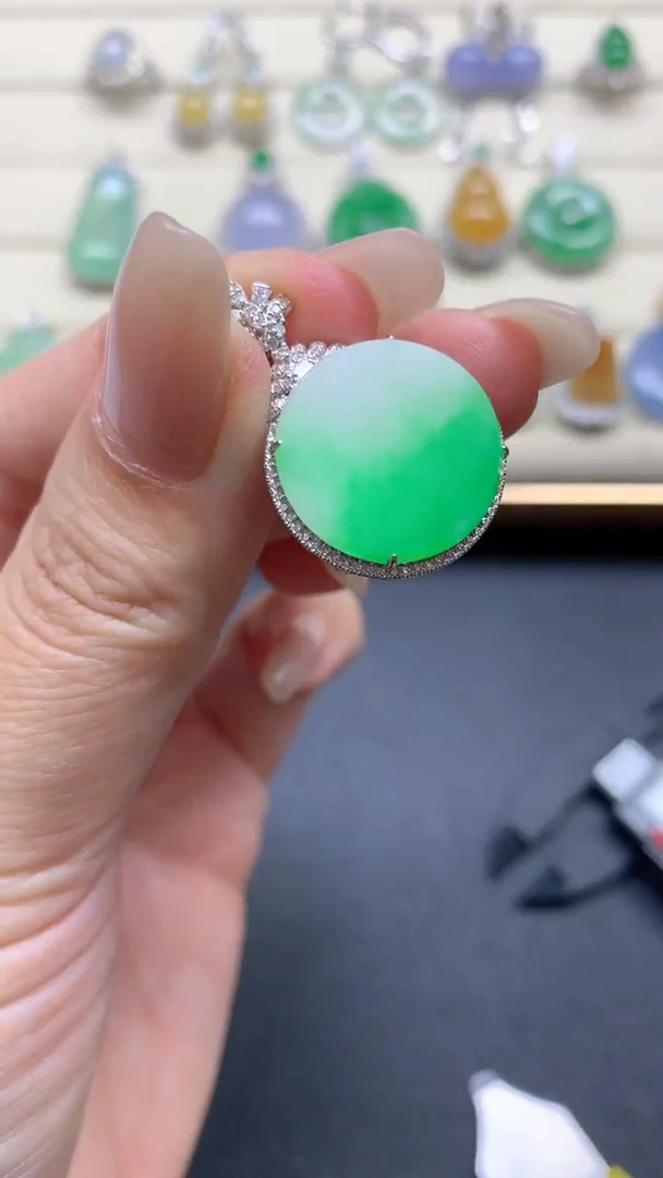 【闪购商品】翡翠颈饰18K金镶嵌翡翠