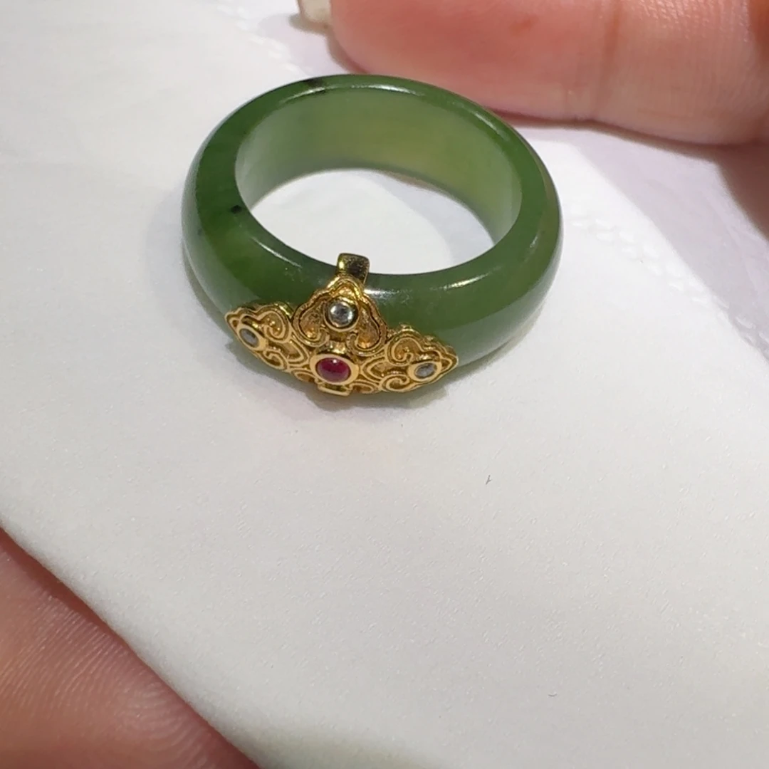 和田玉挂件18K金镶嵌