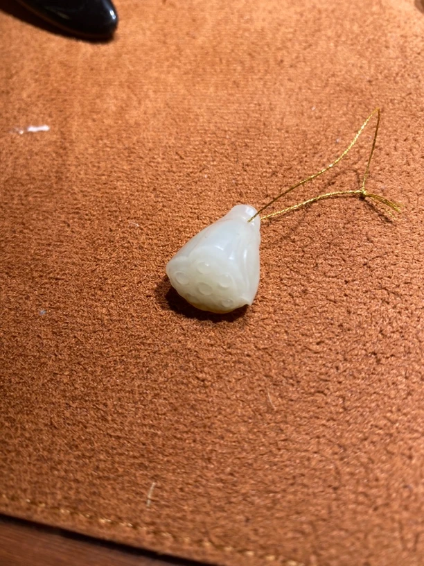 和田玉白玉莲蓬挂件