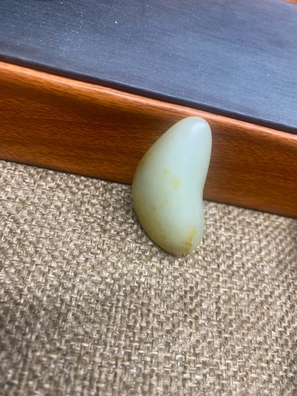 新疆玉龙喀什河和田玉原石