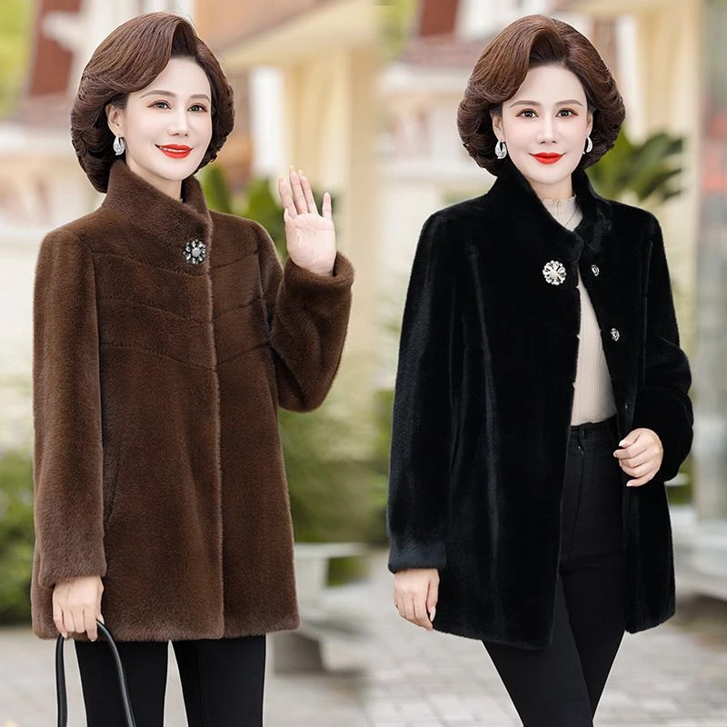 啄木鸟妈妈秋冬装外套2023新款高贵皮毛一体大衣中老年女装洋气貂