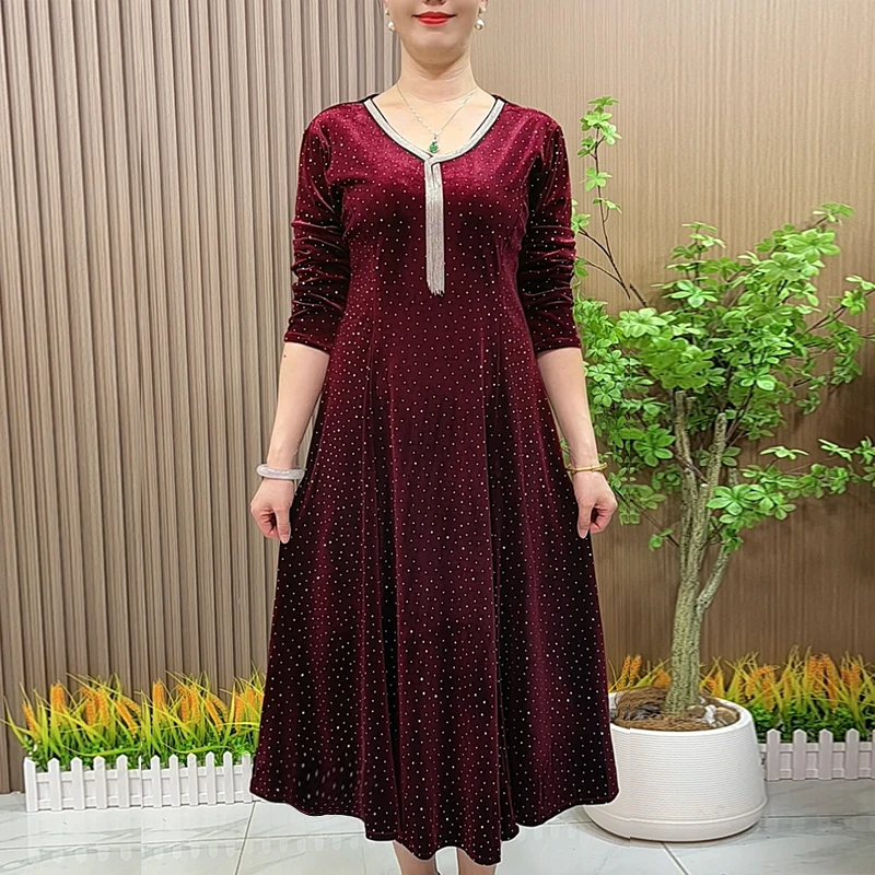 妈妈装秋装洋气连衣裙中长款2024新款中老年女装时尚V领星空裙子