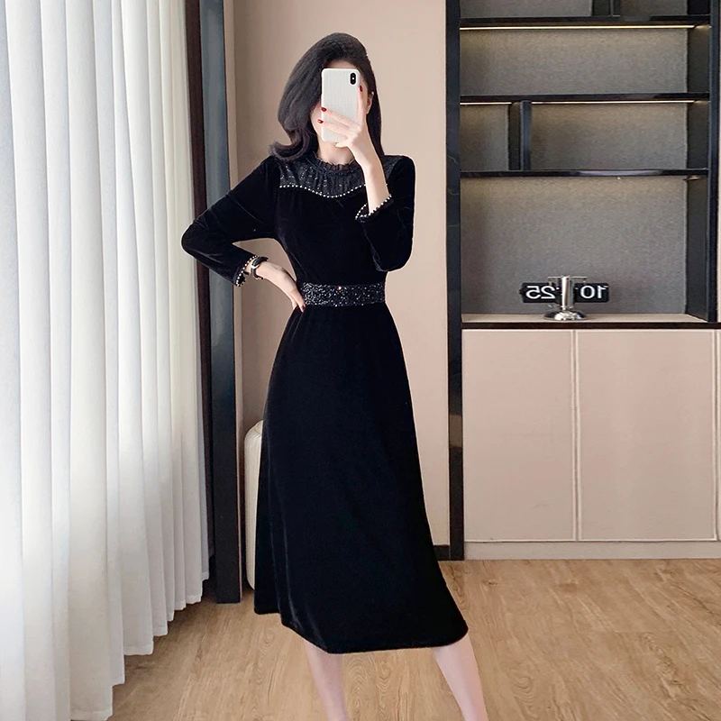 连衣裙2024新款女春秋轻奢高级感气质妈妈金丝绒长袖打底配大衣冬
