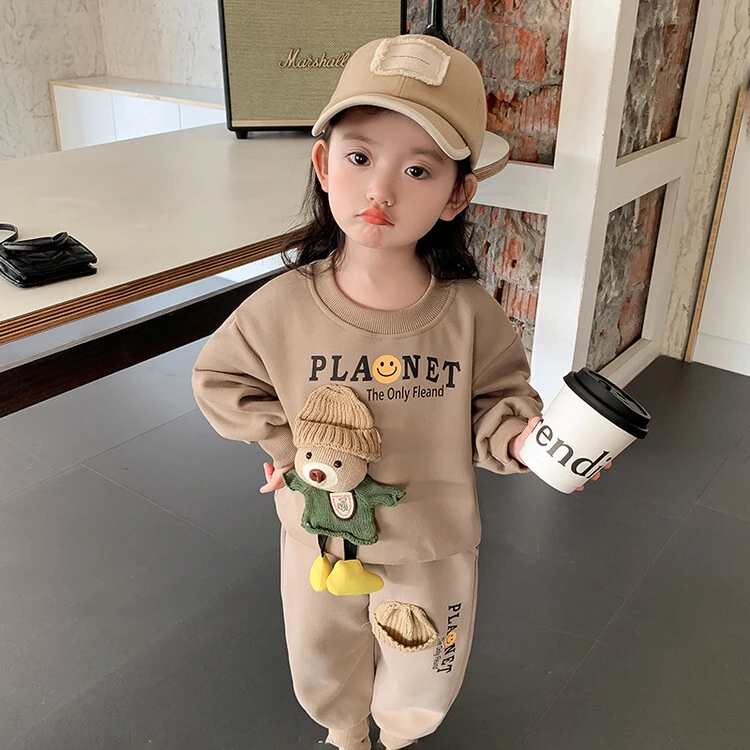 秋季新款2024女童卡通小熊套装长袖洋气休闲卡通女宝
