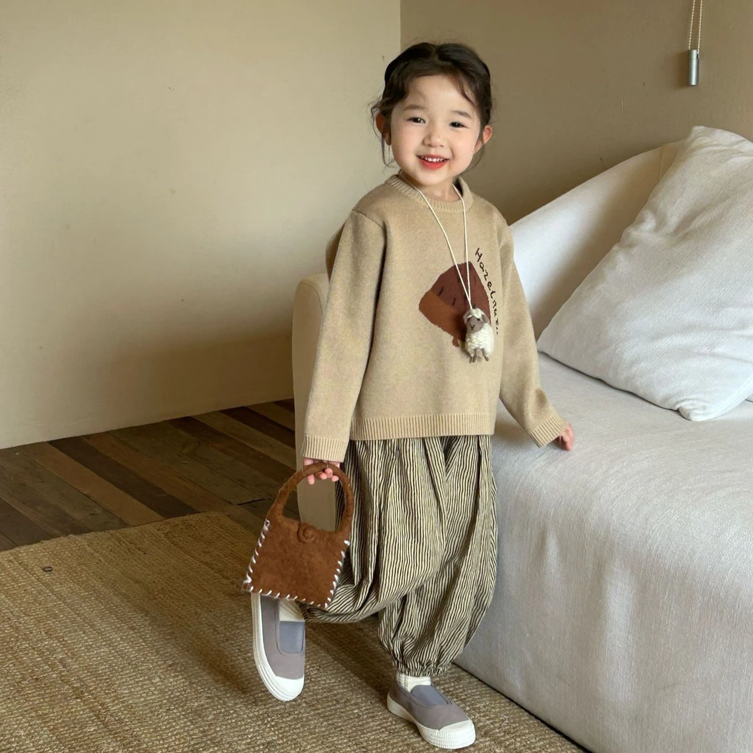《甜小七》2024秋季新款韩版女童卡通圆领套头毛衣黑白条纹裤套装
