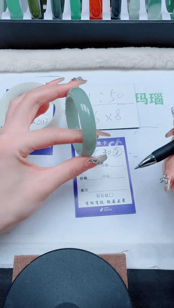 【闪购商品】石英质玉手镯未镶嵌C30