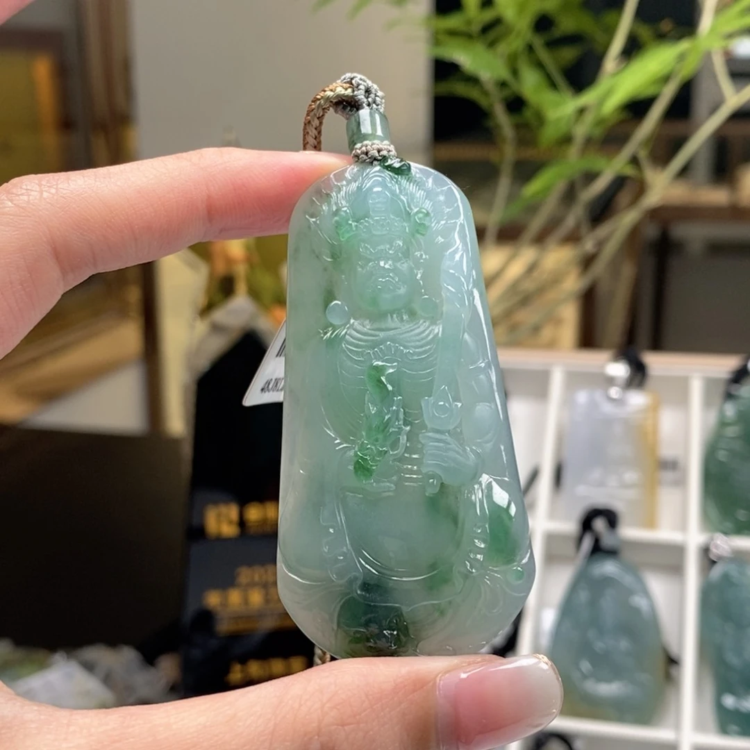 翡翠颈饰未镶嵌梅**夫翡翠
