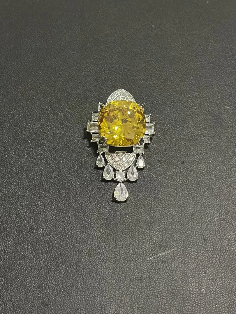 收藏级轻奢时尚气质简约吊坠Y112545