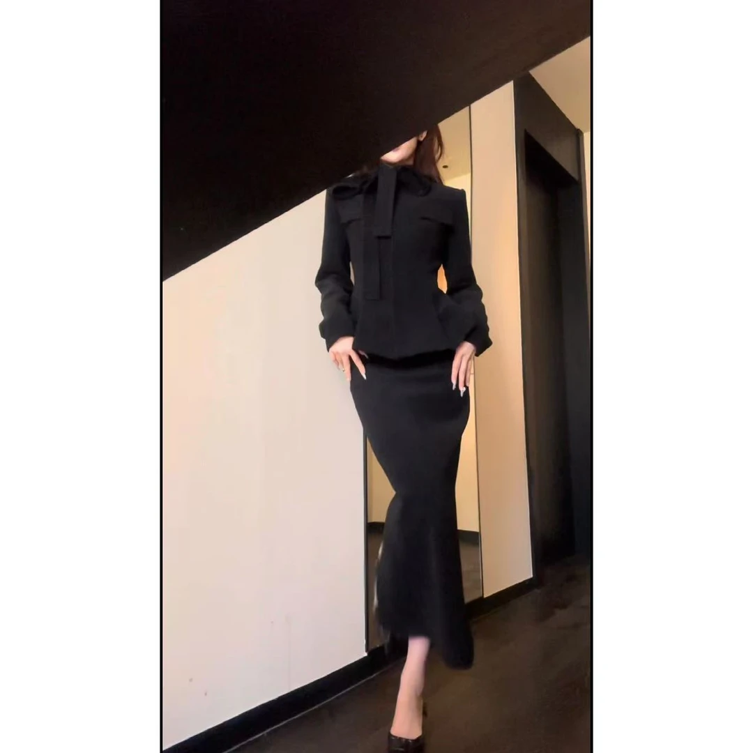 【嘉柏丽尔】设计感小香氛围感绑带呢子上衣+包臀珠片半身裙TT1019