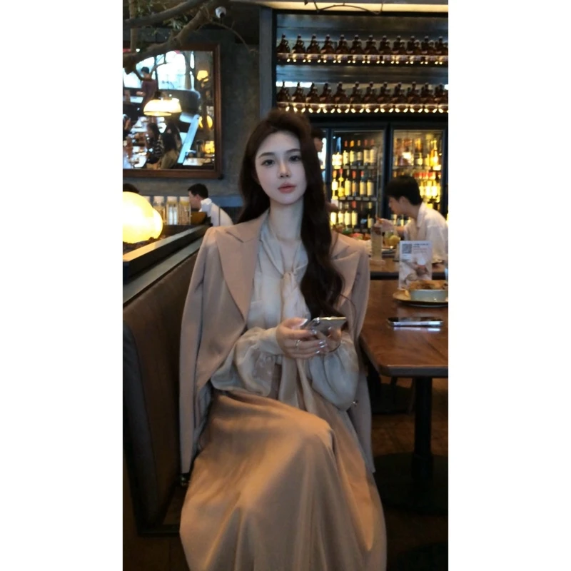 【粉红泡泡】百搭衬衫飘带打底西服外套大摆裙套装LL9210