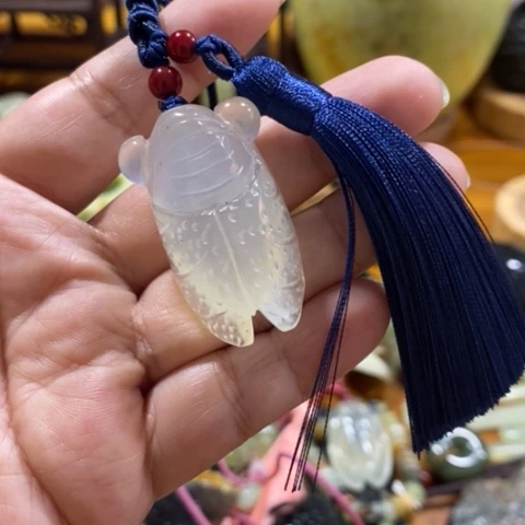 蛇纹石玉手把或挂件未镶嵌