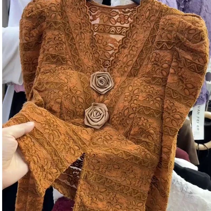 轻熟风气质蕾丝衬衫v领花边里头花朵早秋季修身显瘦喇叭袖上衣女