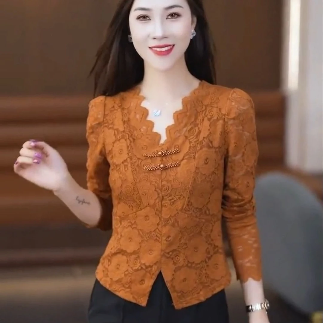 2025秋季新款法式设计感修身显瘦花边V领气质遮肉长袖蕾丝衫上衣