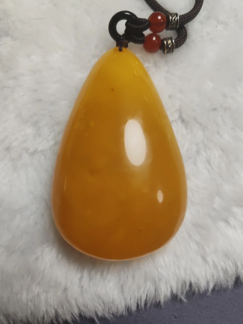 鸡油红微瑕福利蜜蜡吊坠28.6克