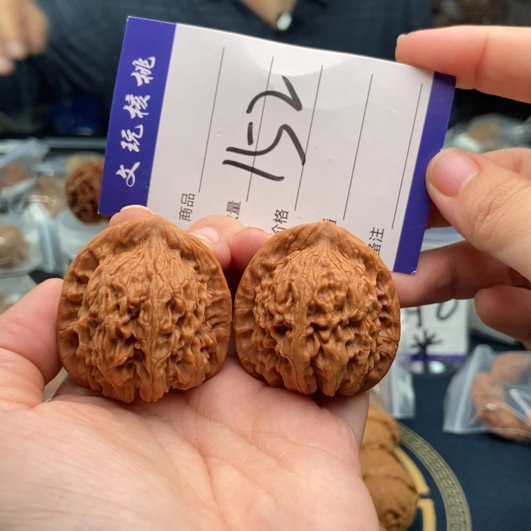 文玩核桃吊坠39红狮子