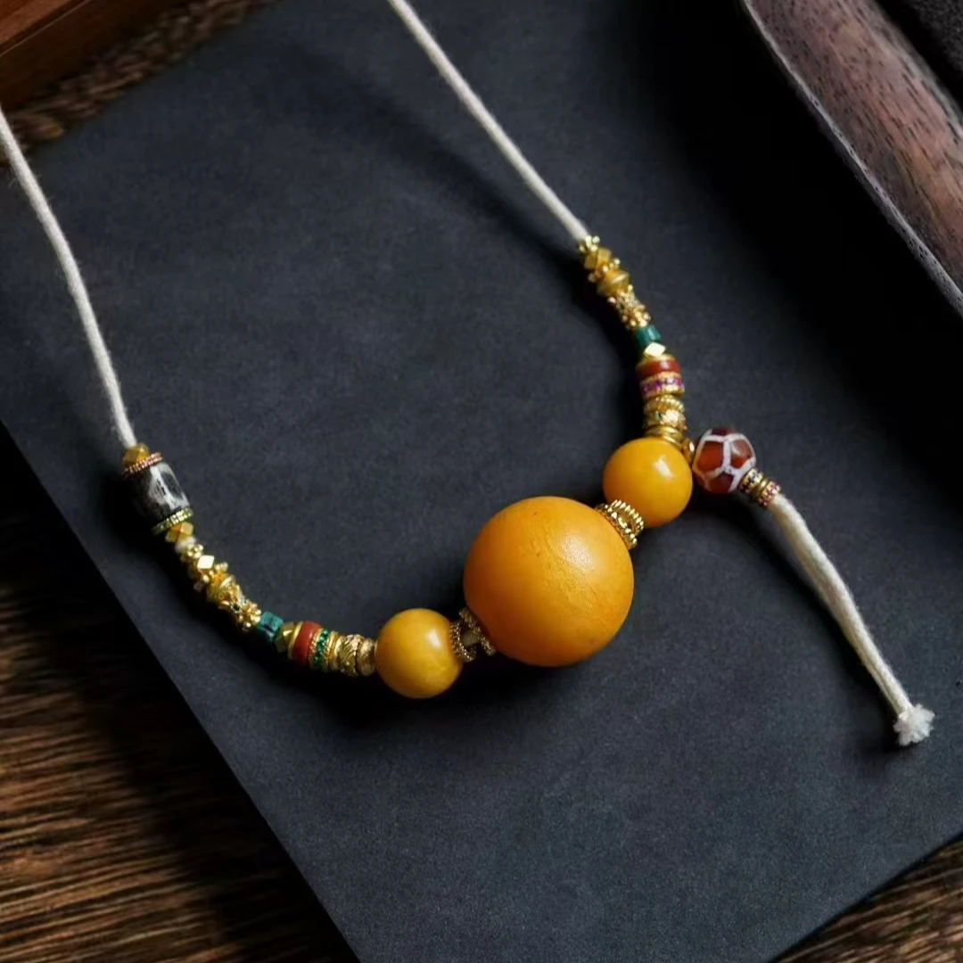 蜜蜡吊坠锁骨链搭配一套