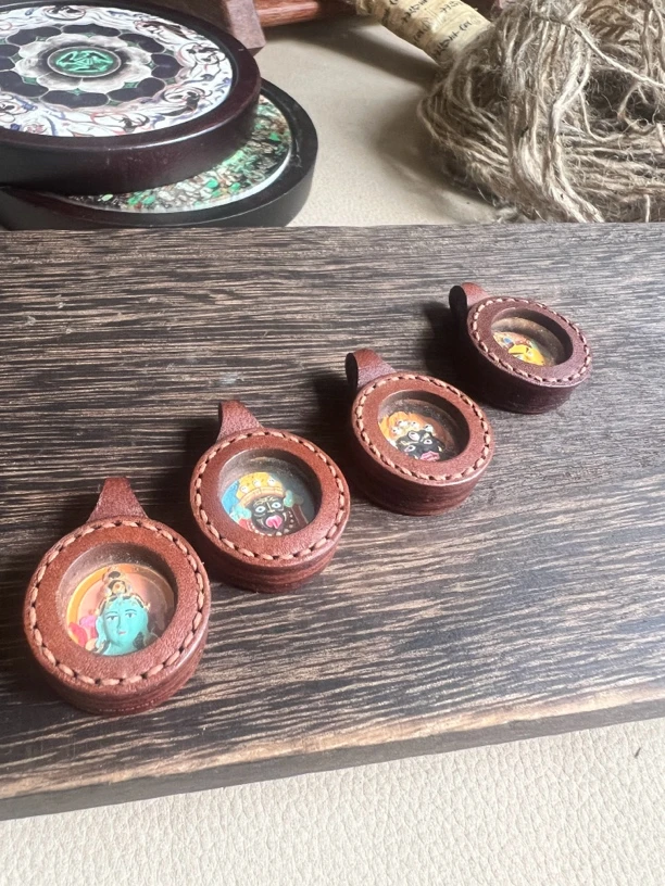 非金属皮质吊坠 唐卡-侧挂-手工立体绘画擦擦吊坠(配绳子)