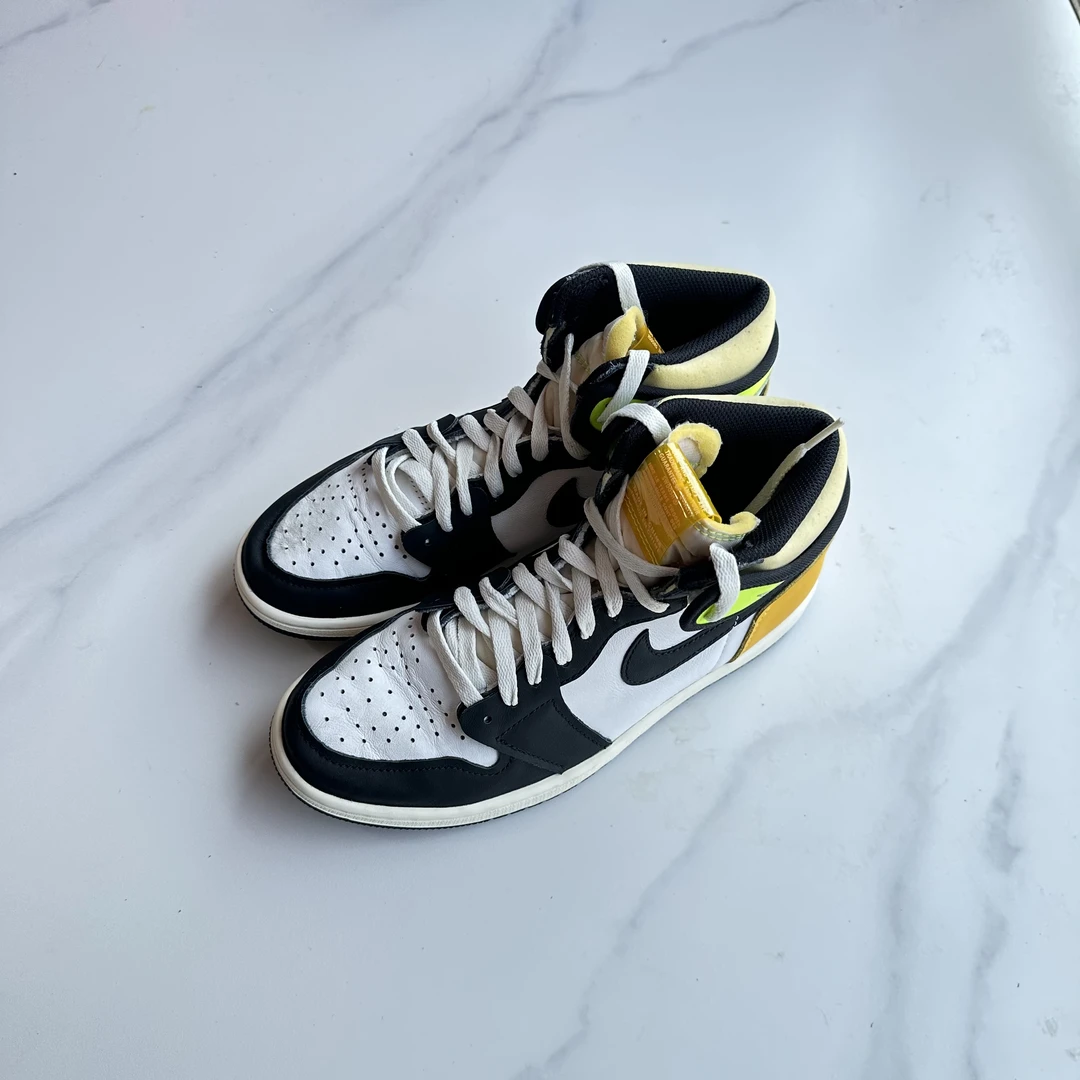 Aj1 黄橙脚指 41码 二手9新正品实战篮球鞋，实拍如下