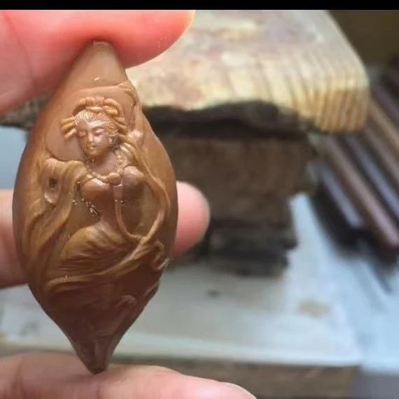 橄榄核雕  飞天仕女