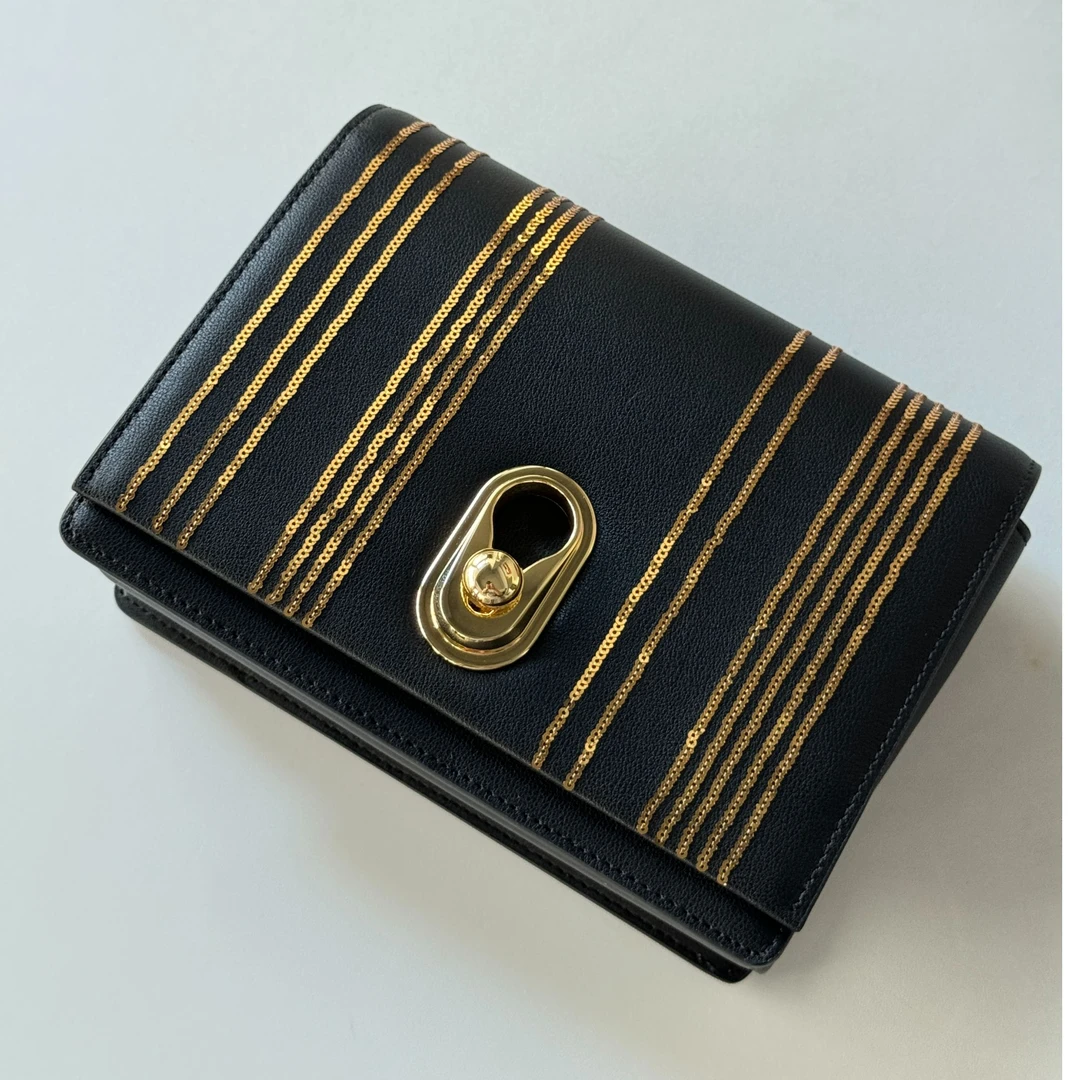 LM包包，品牌撤柜默认微瑕，完美主义慎重拍！