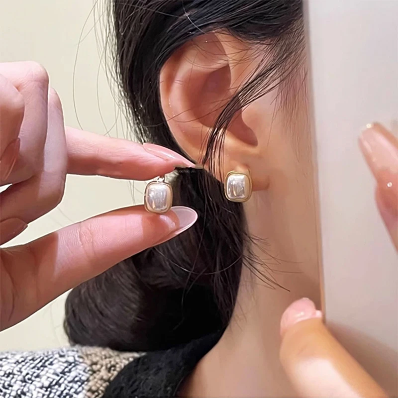 铁合金耳饰 高级感方形珠珠耳钉女爆款耳环复古港风耳扣气质百搭