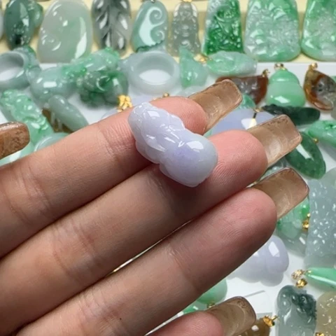 翡翠颈饰未镶嵌翡翠