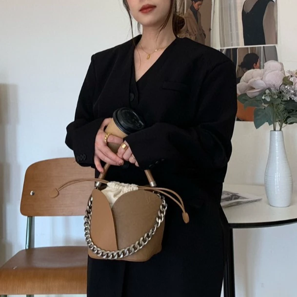 【TY】SK-91887-卡其高级斜挎手拿链条花瓣女包包