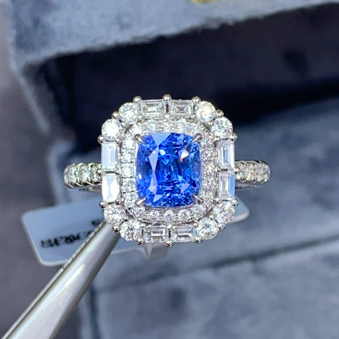 18k金无烧矢车菊蓝宝戒指 天然钻石镶嵌 斯里兰卡产地吉尔德证书