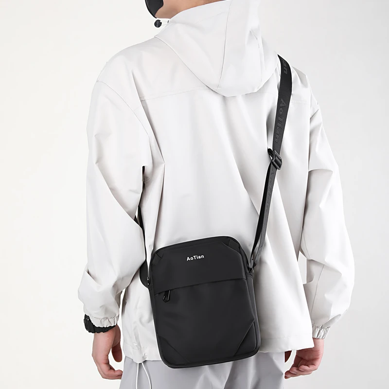 奥天百搭斜挎包单肩包休闲防水牛津男士背包轻便户外简约斜挎男包