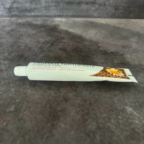 瓦玛蜂胶劲爽智护牙膏