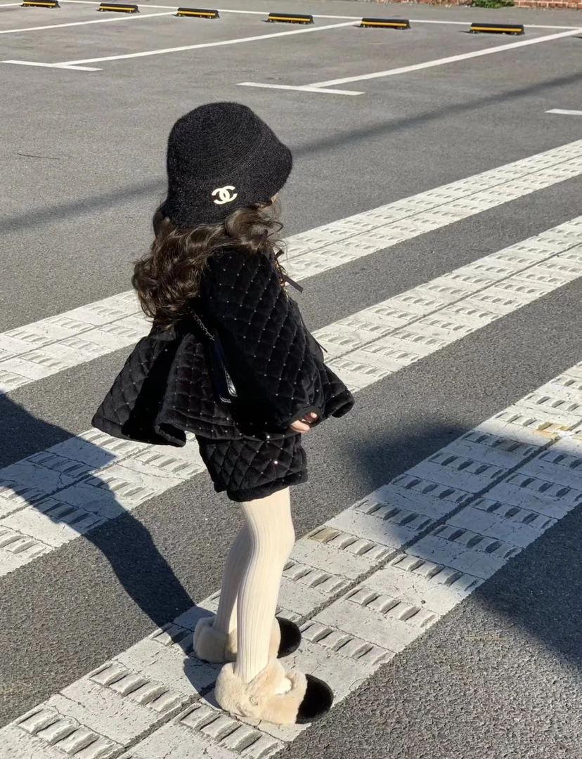 Bmy2023wt 秋冬款女童棉服套装洋气丝绒亮片夹棉外套短裤两件套