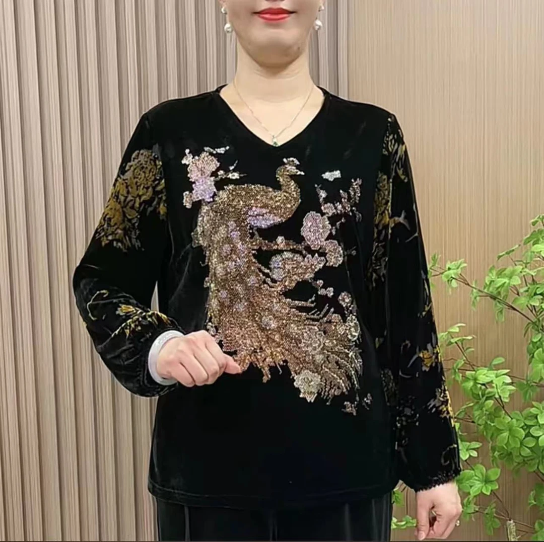 8859秋冬妈妈装洋气丝绒小衫中老年秋冬宽松V领烫钻打底衫上衣
