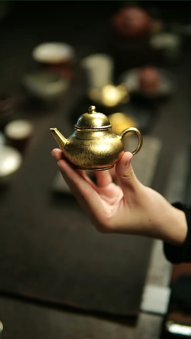 【闪购商品】1松风舍陶泥金彩小梨壶