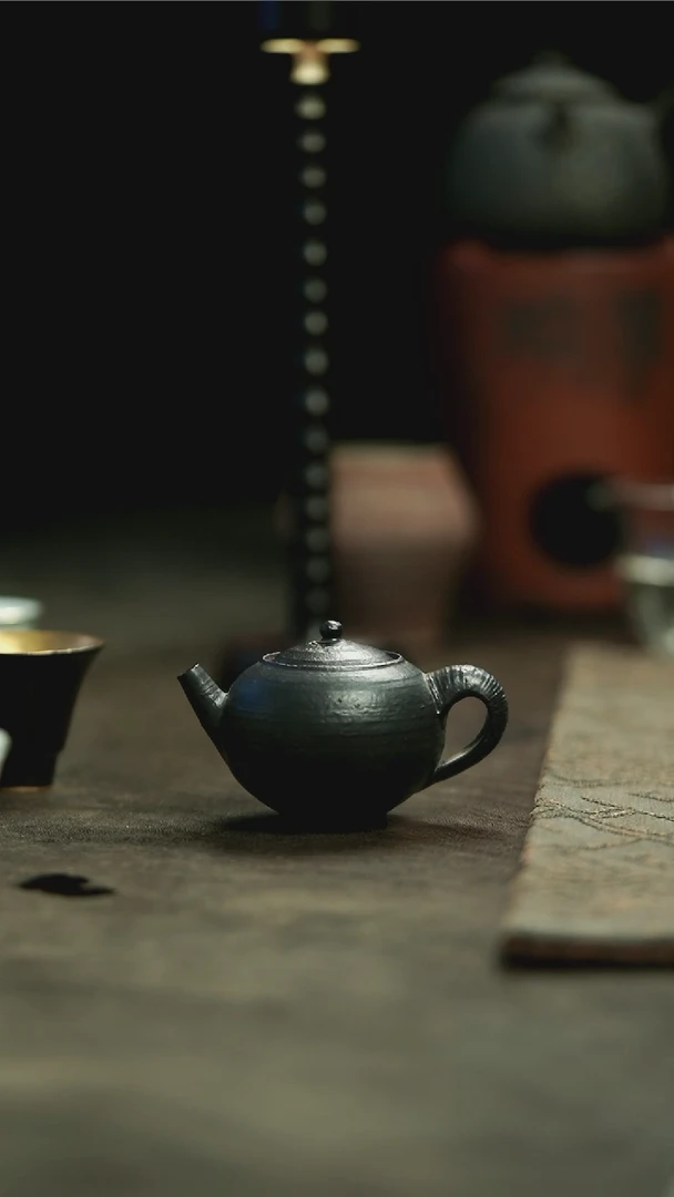 【闪购商品】1王哲轩陶泥黑壶一