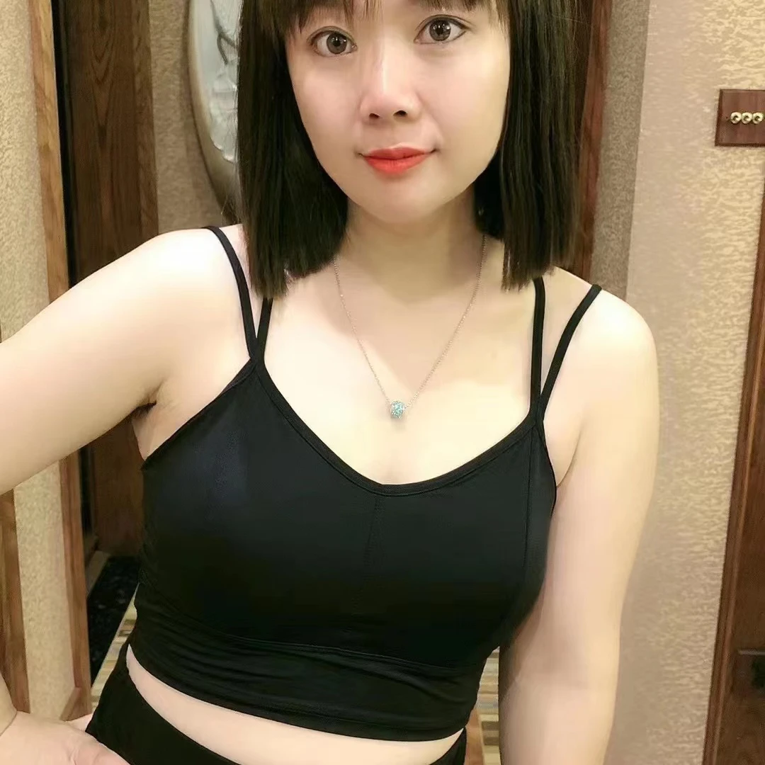 大码洋气聚拢运动美背防走光内搭网红夏季打底背心内衣吊带sia