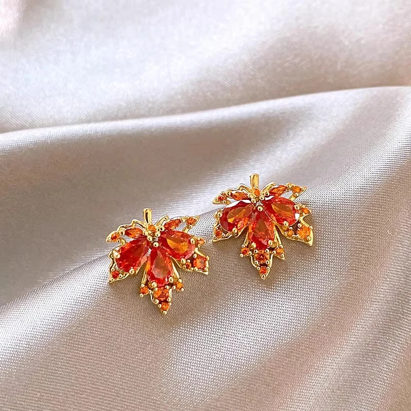 铜合金耳饰 秋冬红色枫叶水晶耳钉女独特精致耳环2026年新年耳饰